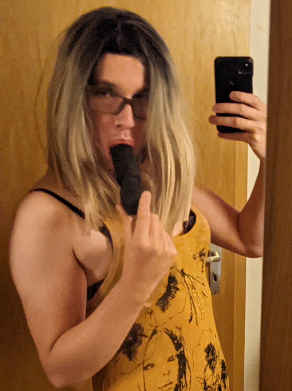 Sissy Sandra needs convincing to be caged #Qke0m7Hg