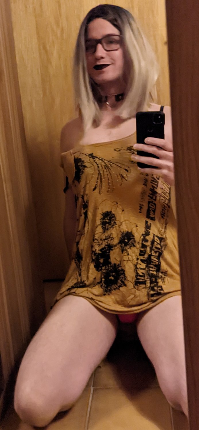 Sissy Sandra needs convincing to be caged #ev0mOqKX