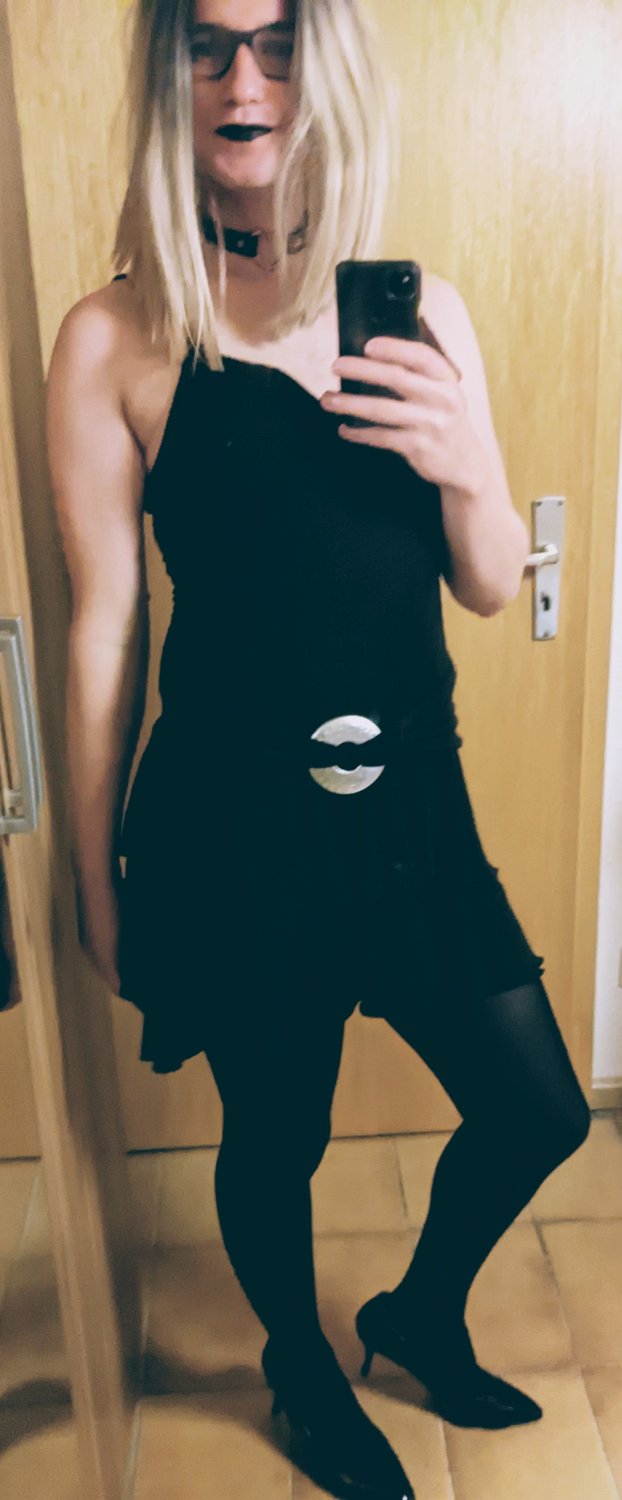 Sissy Sandra needs convincing to be caged #kqHzH72s