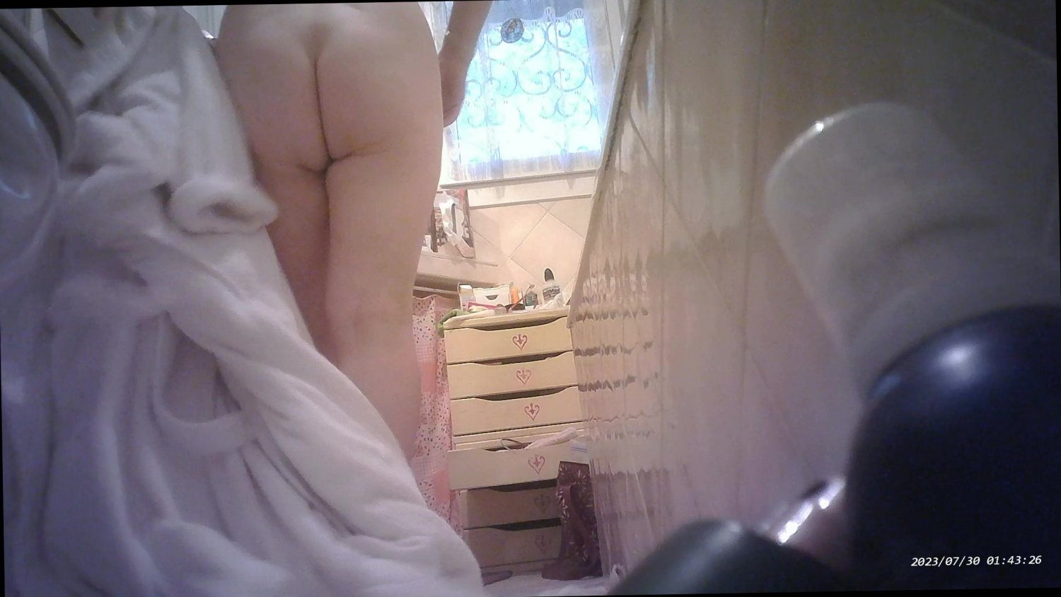 Mature Nurse Helen unaware intimate toweling #tVTkB9oQ
