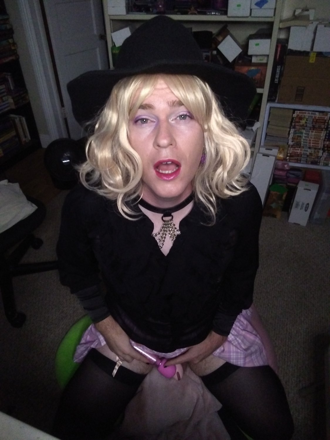 Slutty little Witch plays with her Wand #6IAmWhqR