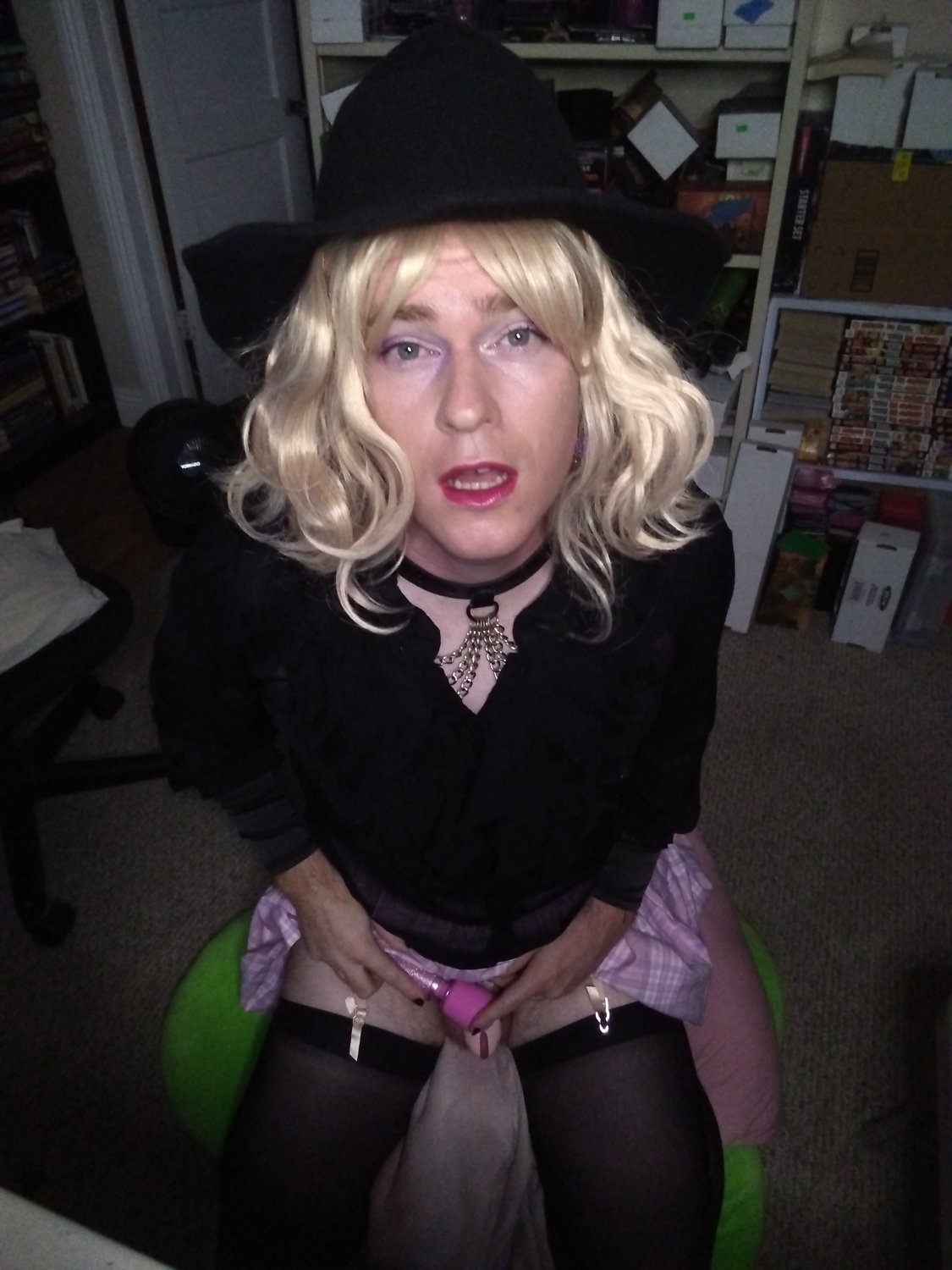 Slutty little Witch plays with her Wand #Kxcm3Nzc