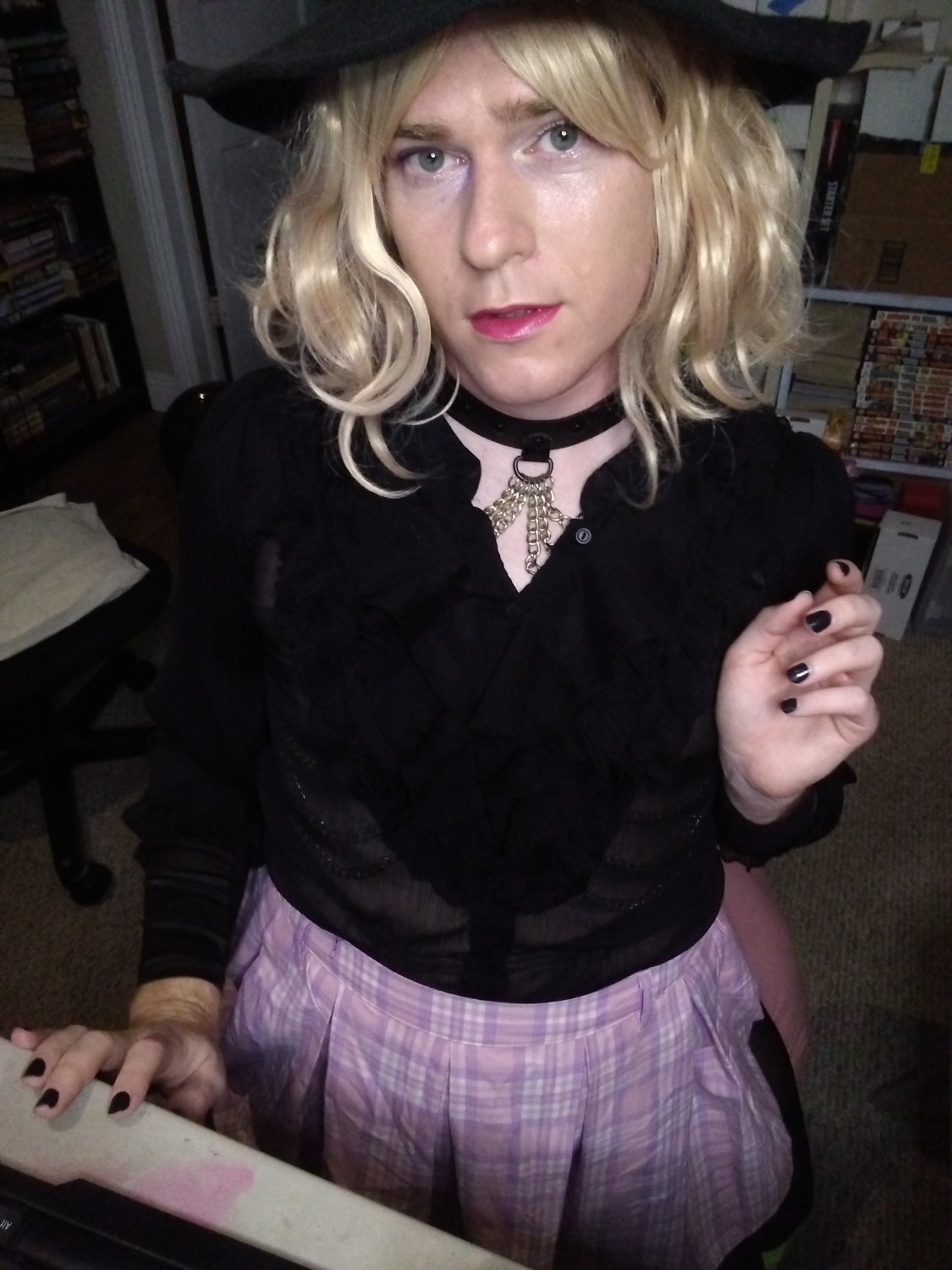 Slutty little Witch plays with her Wand #NoLae1Sz
