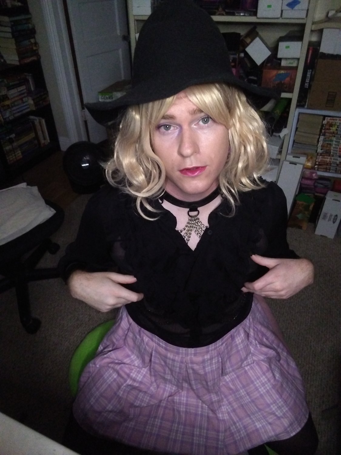 Slutty little Witch plays with her Wand #Pm40Z0MO
