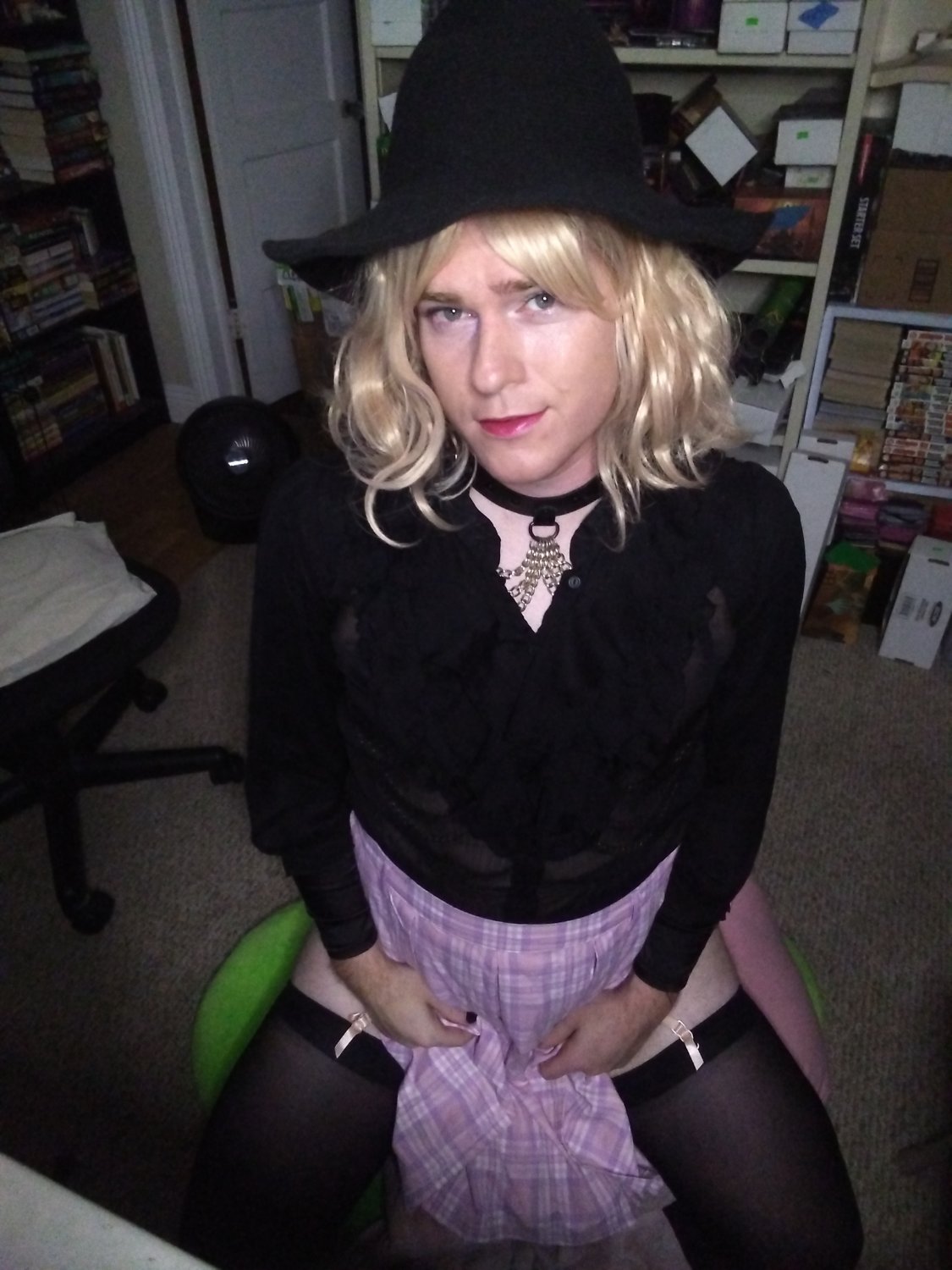 Slutty little Witch plays with her Wand #UmIjPlOh