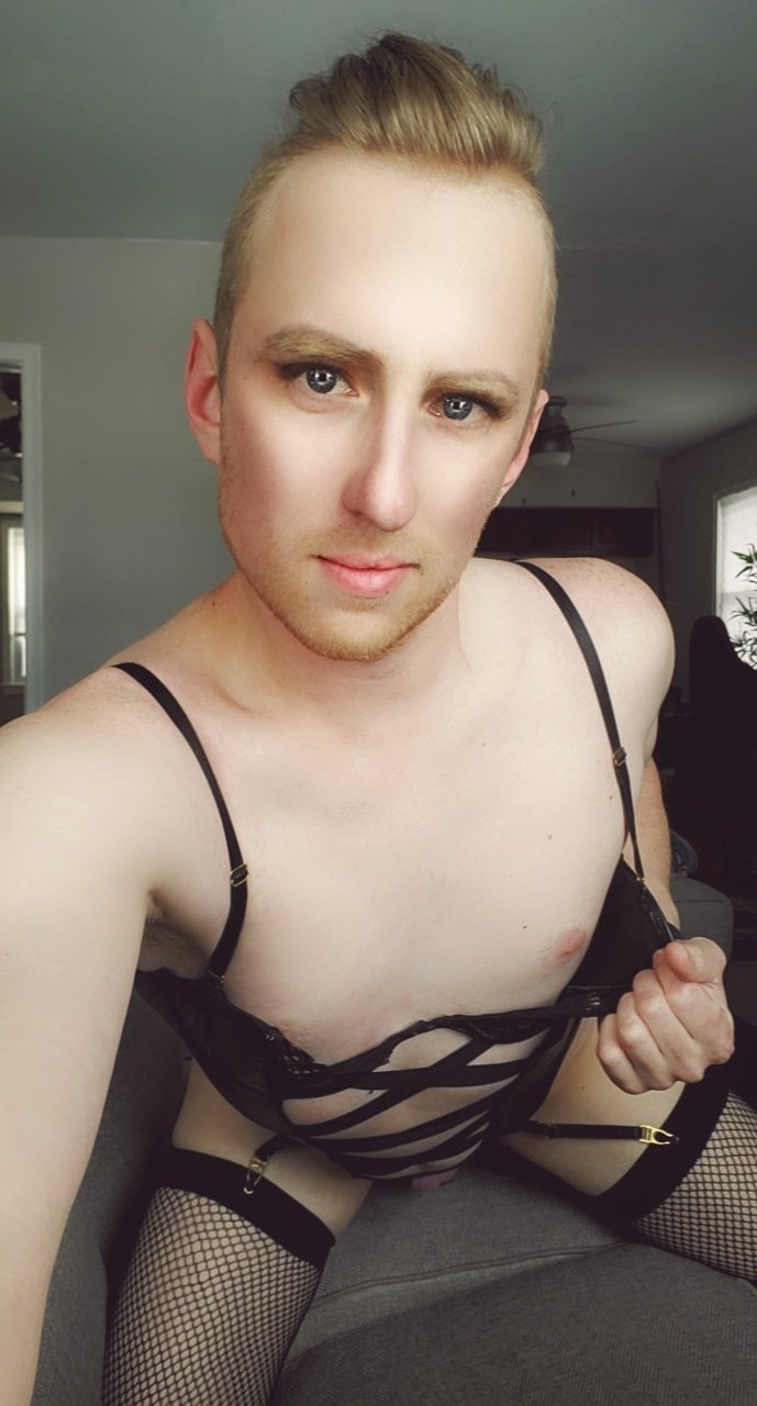 Cagedsissy2020 #Rb51X3XS