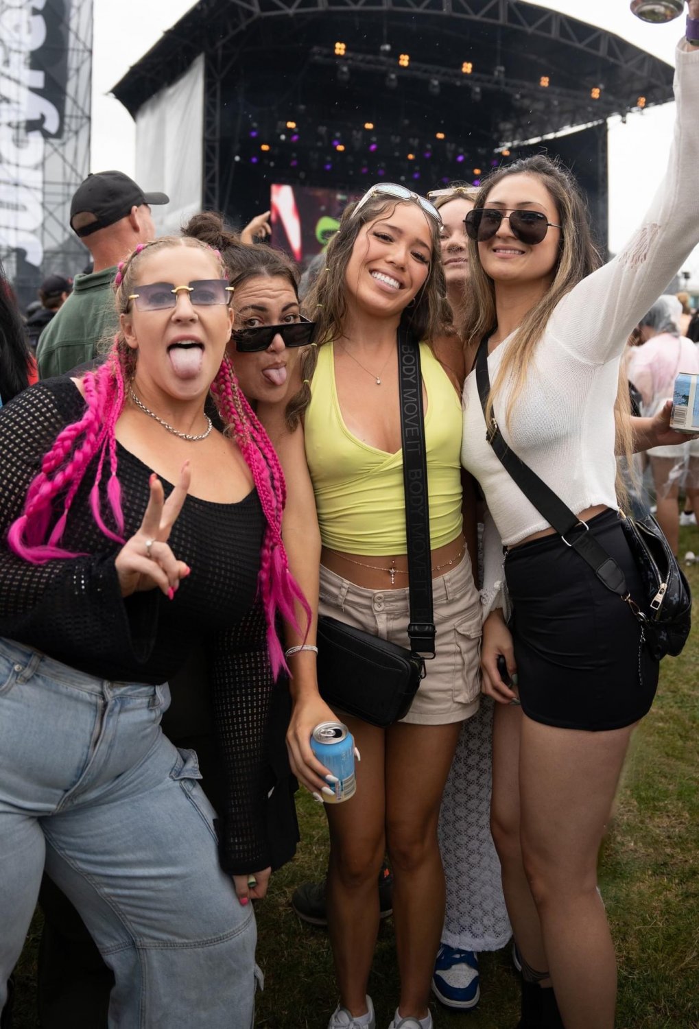 Concert candid #cVuFxOU7