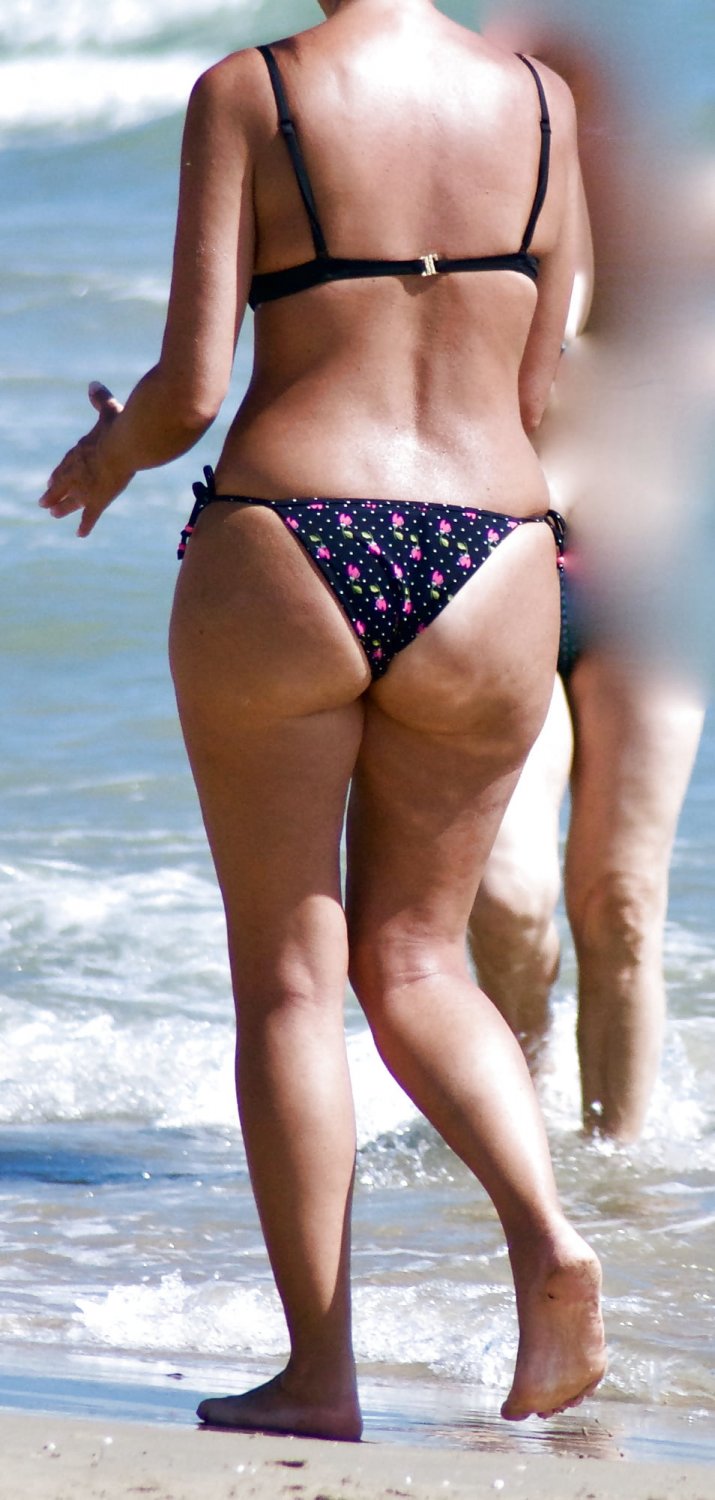 milf view at the beach #6GUNO9fQ