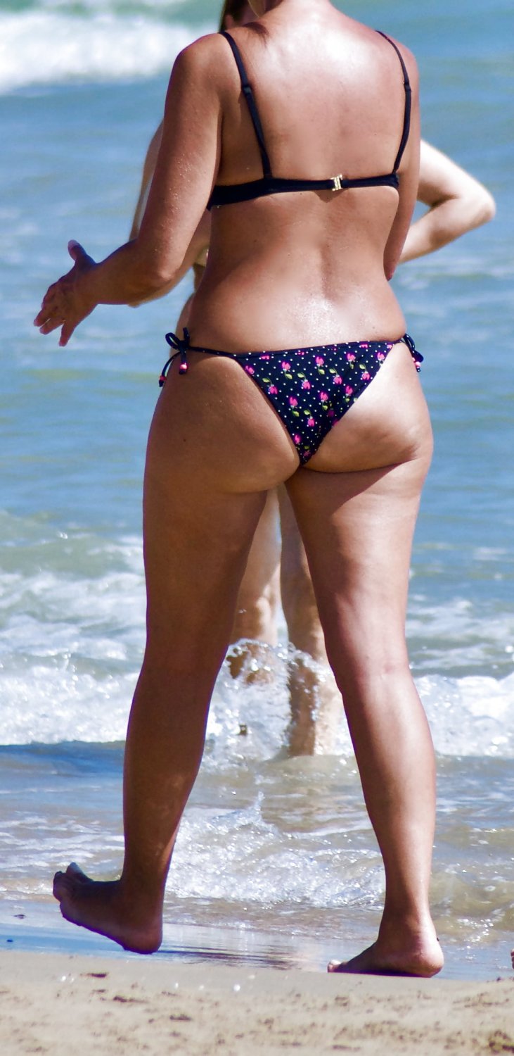 milf view at the beach #9H9pyddi