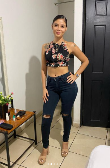 Full Body Photo #DNaJtcY2