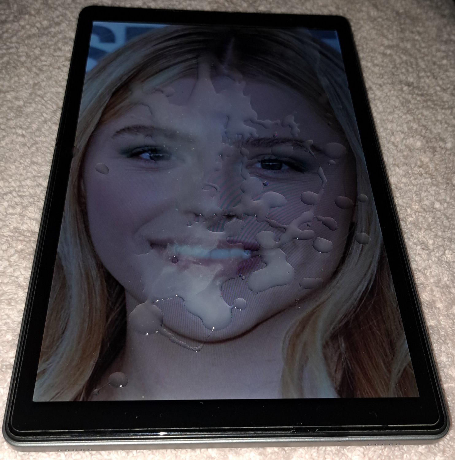 Chloe Moretz takes a moneyshot #2Sr0giIE