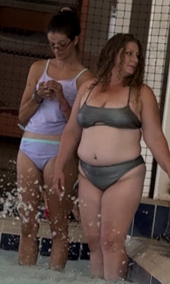 yummy mummy creep at the pool #YfqHlZO1