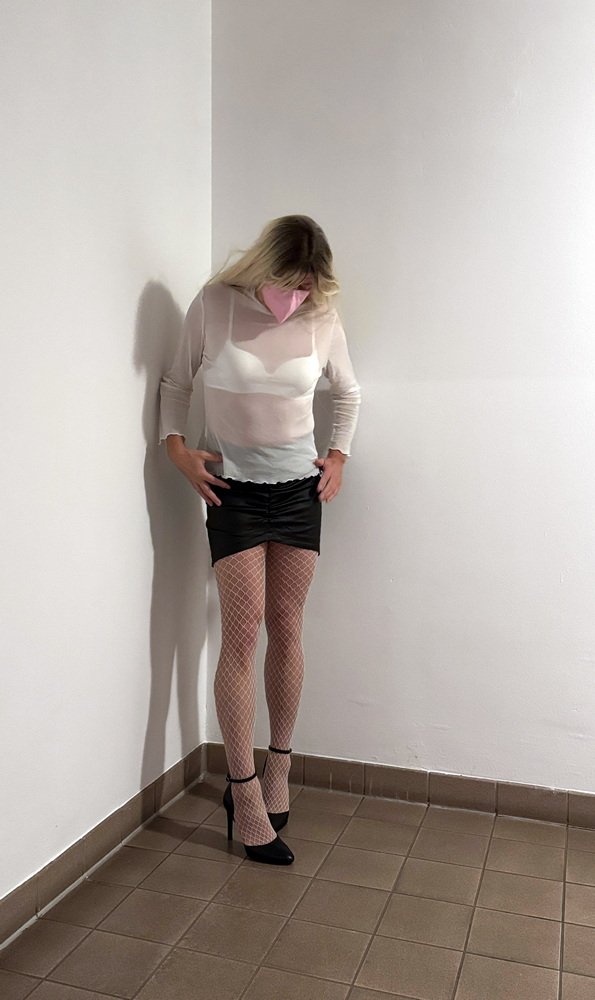 Sissy today ... for all ... Caption and Exposure ;-) #FXcB6pZU