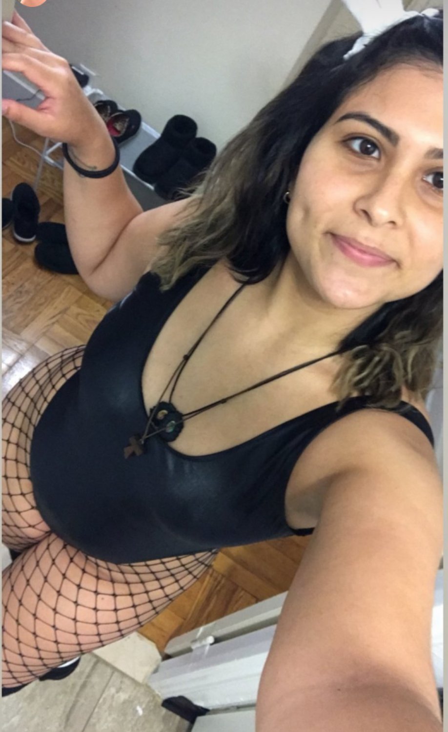 Vanessa, 27, cuck wants his fat crush to be exposed and used. What would you do to a fat whore? #LIheH2mm