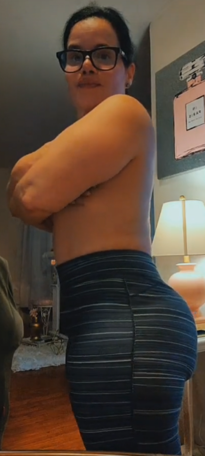 Her niples looks delicious #KEylyMFE