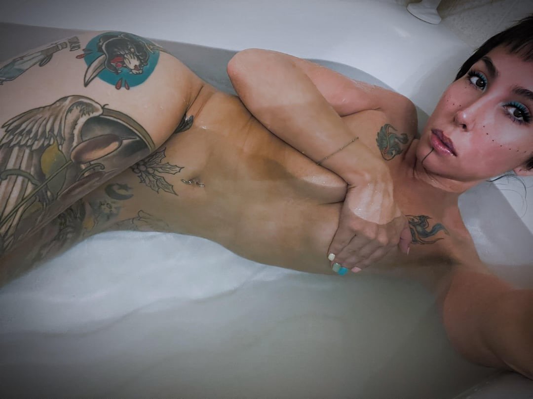 Más de la tatuada putona 🥵🥵🔥 #x7EjPnSZ