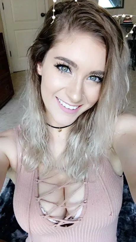 Hot Blonde exposed #XL3Ajx6k