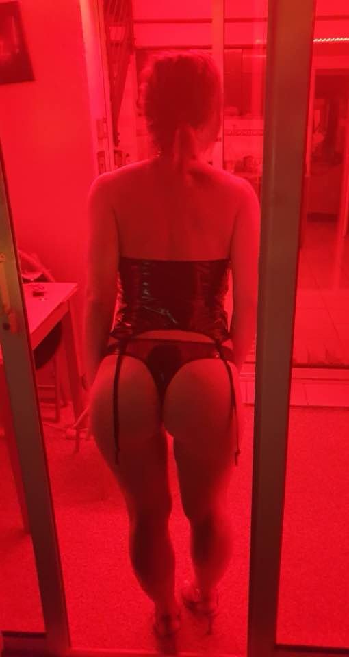 Sexy Lynn with a cuckold husband #r4ycUjJR