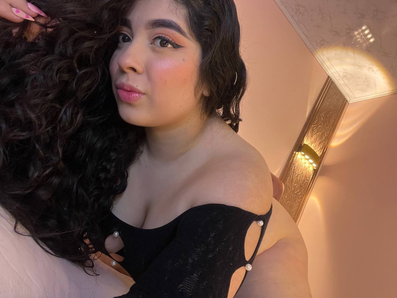 It would be better if you looked at me from above and I was lying down... #V74v0yoH