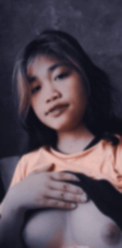 Singaporean slut Jasmine takes nude selfies and fingers her pussy #NYa7YNbu