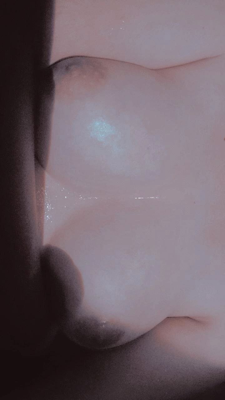 Singaporean slut Jasmine takes nude selfies and fingers her pussy #TO48SfoB