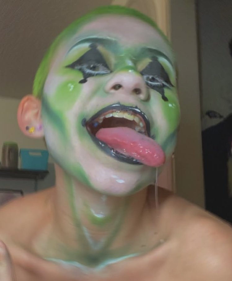 COLLEGE GIRL THINKS IT’S FUNNY 2 BE FACE-FUCKABLE #nDXY4Yll