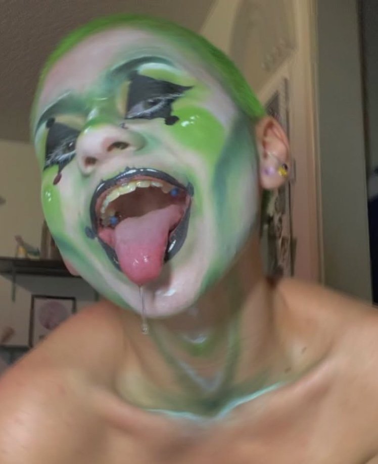 COLLEGE GIRL THINKS IT’S FUNNY 2 BE FACE-FUCKABLE #skFNU43s
