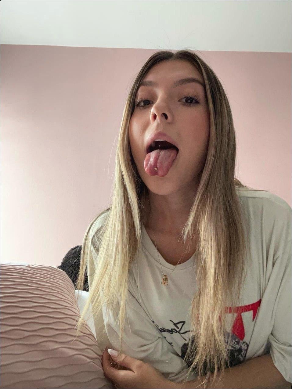 Slut face girls compilation. Ahegao tongue #YmGhdMi4