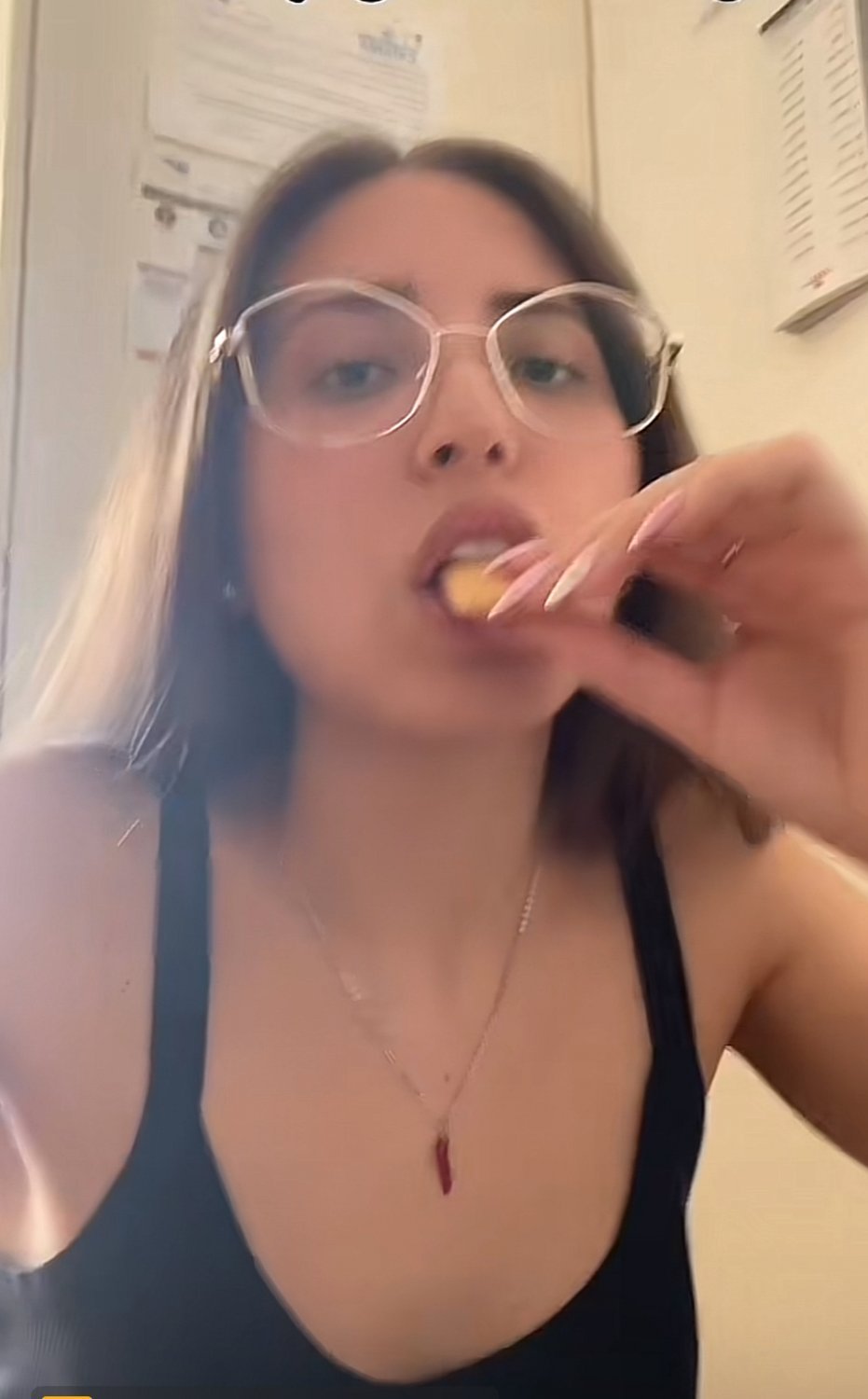 News of my bitch Elisa #RDlfyQY8