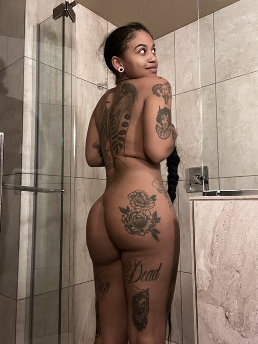 Sexy with ink #gWSYWSuF