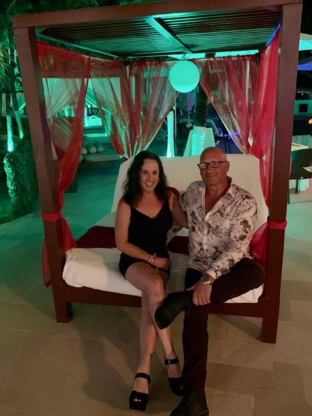 Michelle is Proud to Sleep with Strangers #jyNUMu01