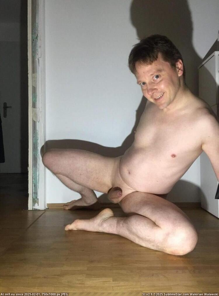 #exposed #repost me #small cock #gay #Exhibitionist #Schlampe #Ass #rasiert #Schwanz #selfie#webslut #FDcrzFDY