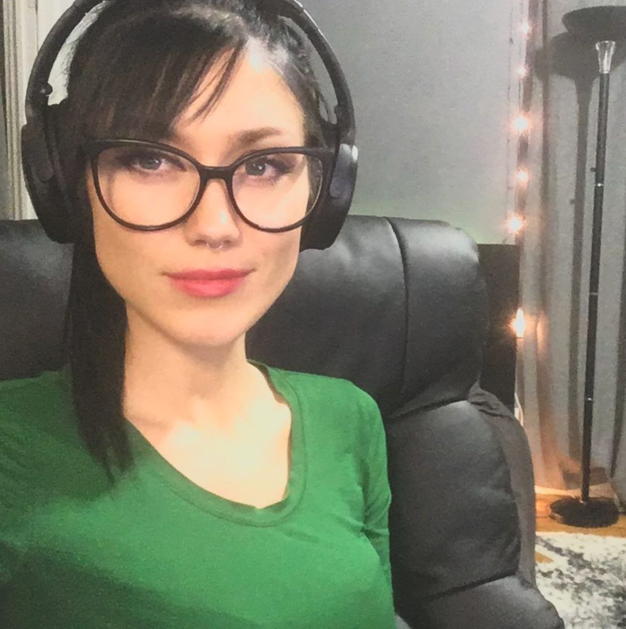 Cute gamer slut Lana Lux #HSnT9FnG