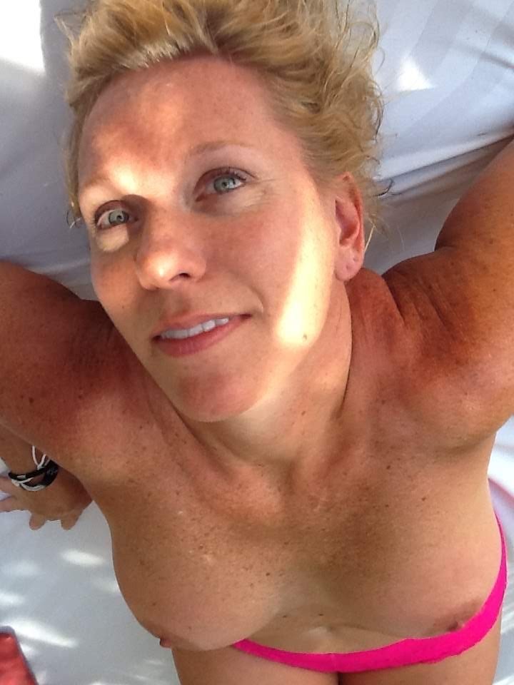 Blonde Beach MILF #6HKRYeOO