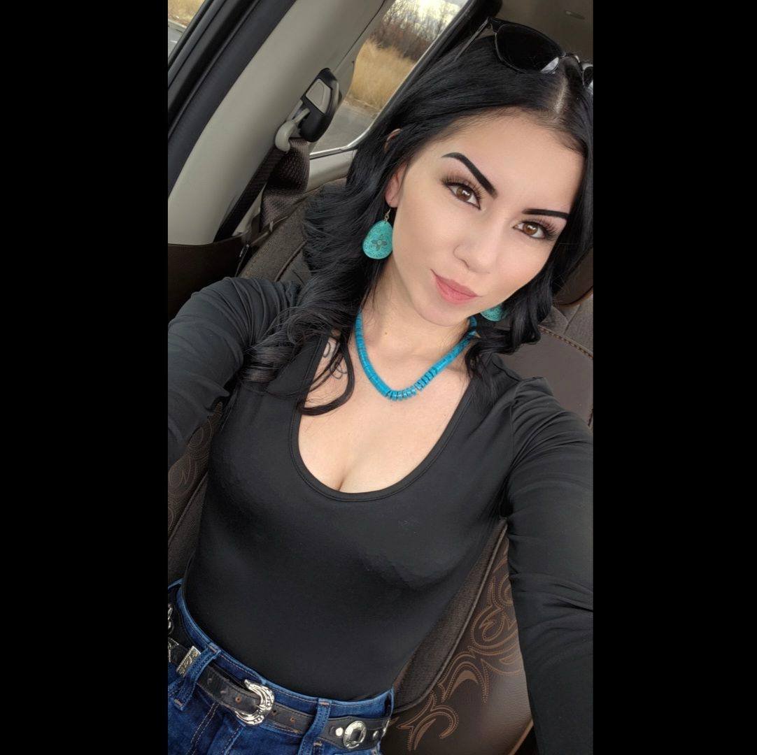-Native American girlfriend// selfie- #hxTnIyVL