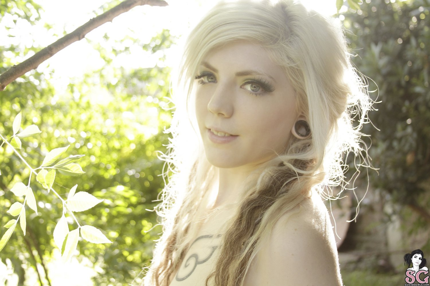 Lawita suicide #2AF2wLWE