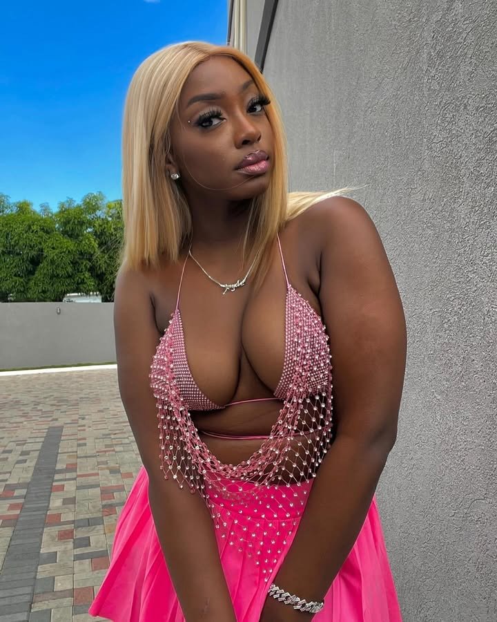 Ebony #LcVilOib