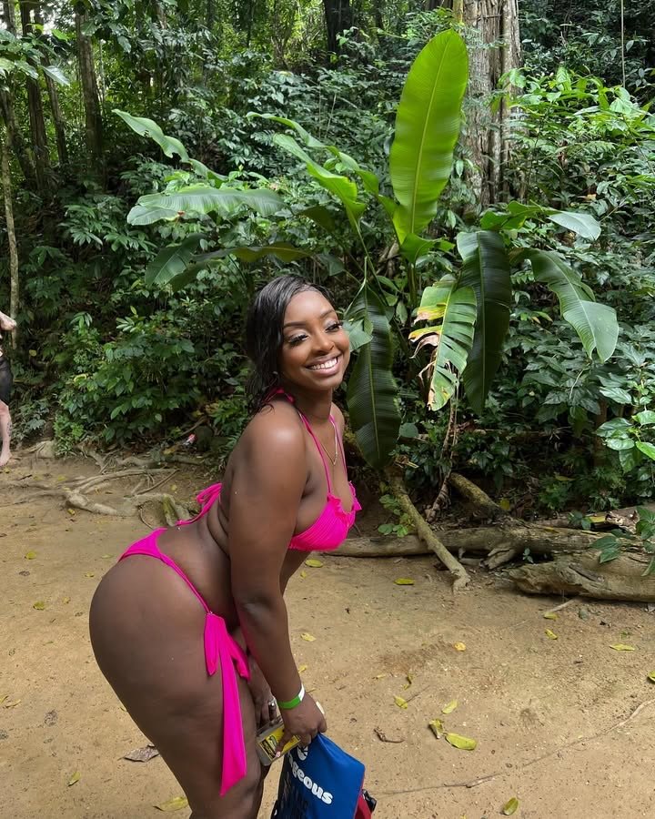 Ebony #sJAyDrD9