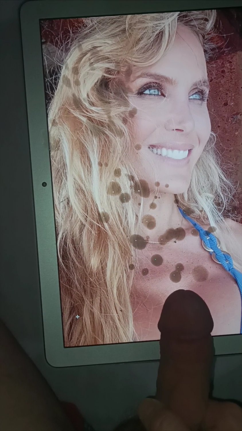 A N G I E CUMTRIBUTE #kZQHSCUf