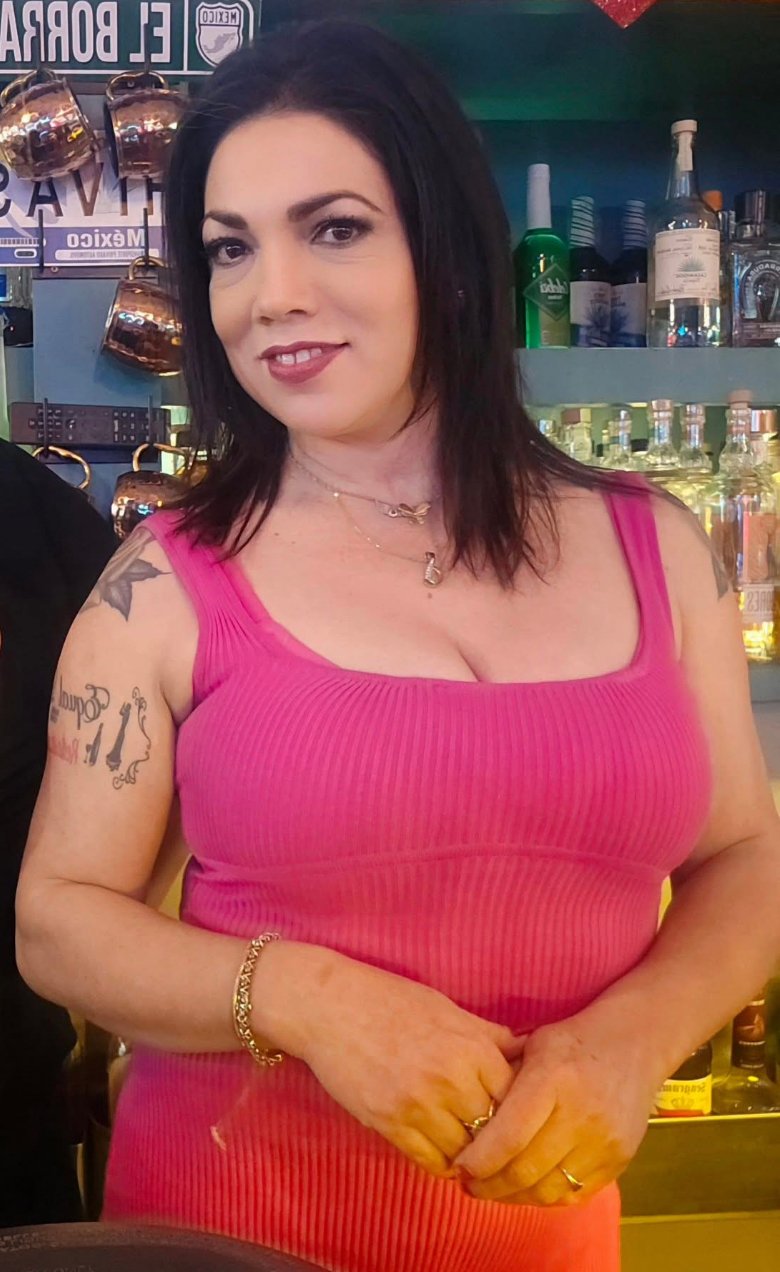 Someone tribute this Latina MILF (sister of my last post) #6cgK8YDq
