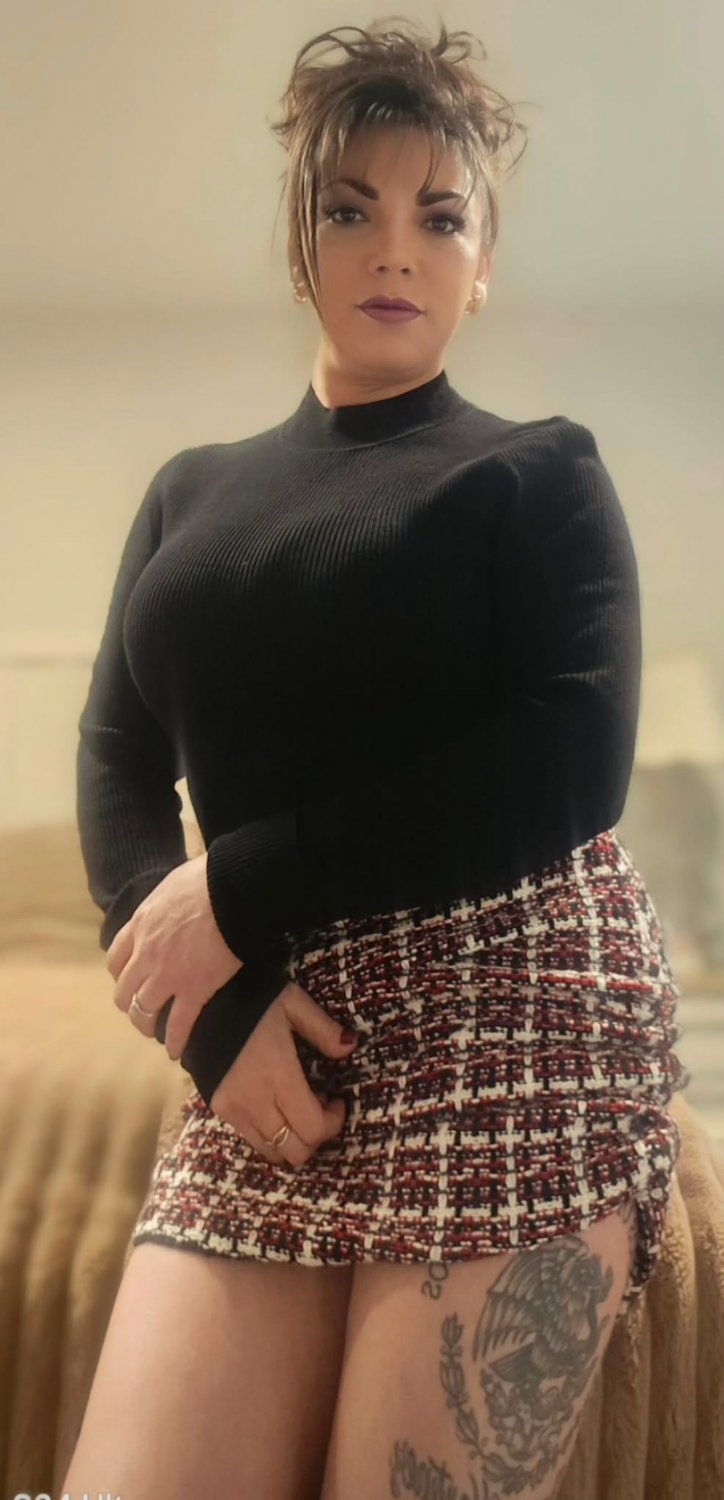 Someone tribute this Latina MILF (sister of my last post) #CV1SWvdK