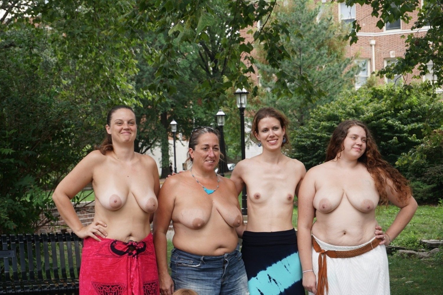 topless cunts in public 6 #EIIJ2Ms7