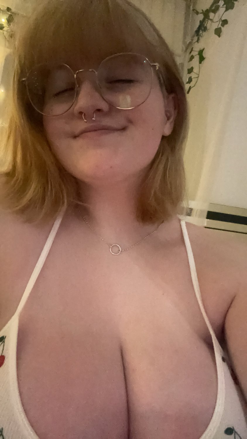 I want to feel your warm cum on my chest #GZK3Ov2U