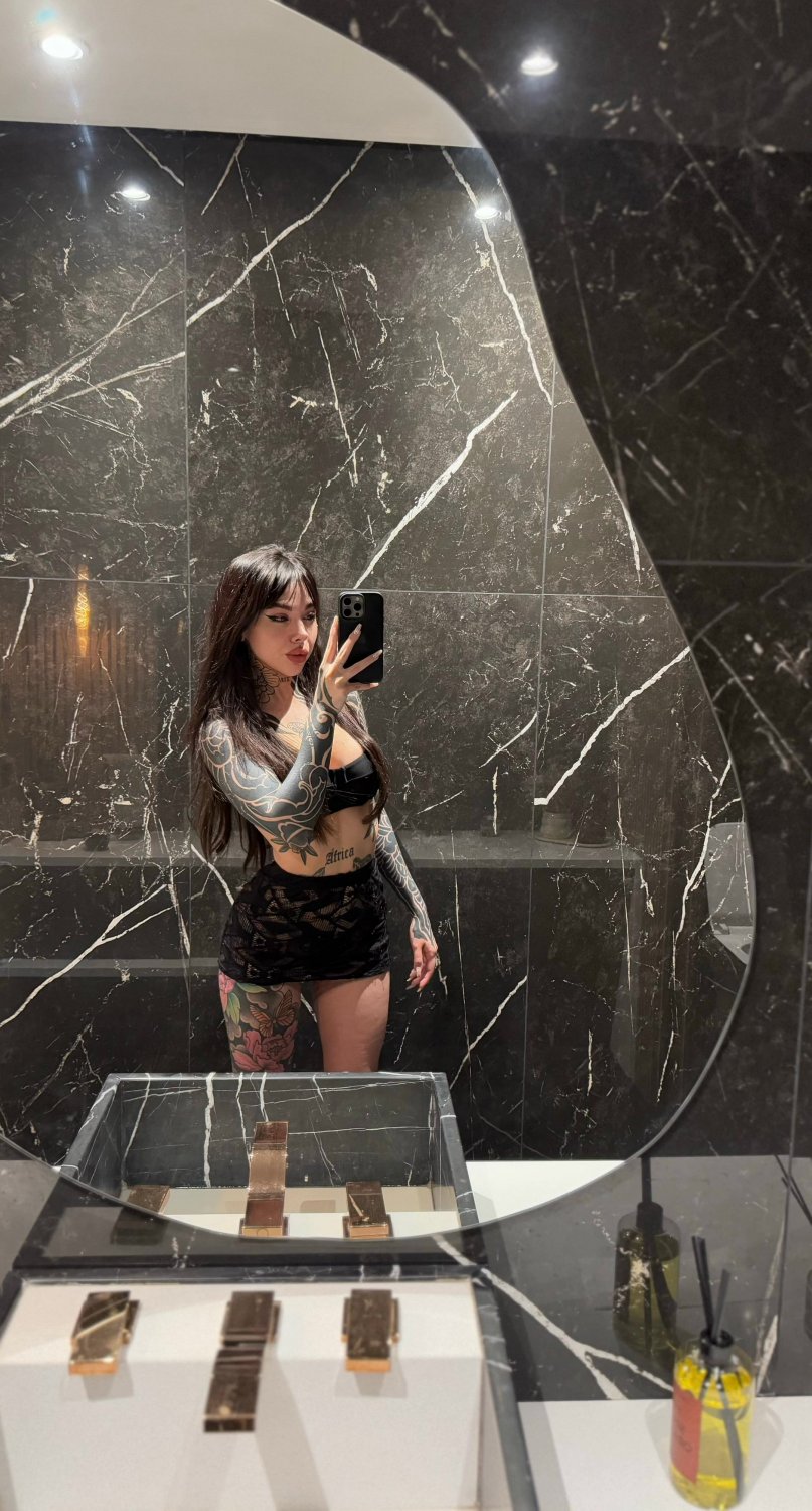 Would you have sex with me in the bathroom #Ezwn6H3F