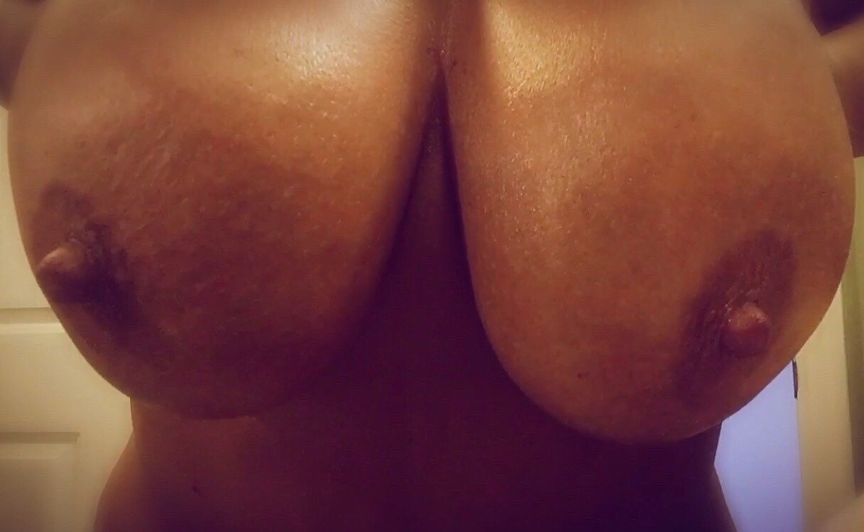 🔥 Pics of BIG tittys 🔥 #Mi2bf9so