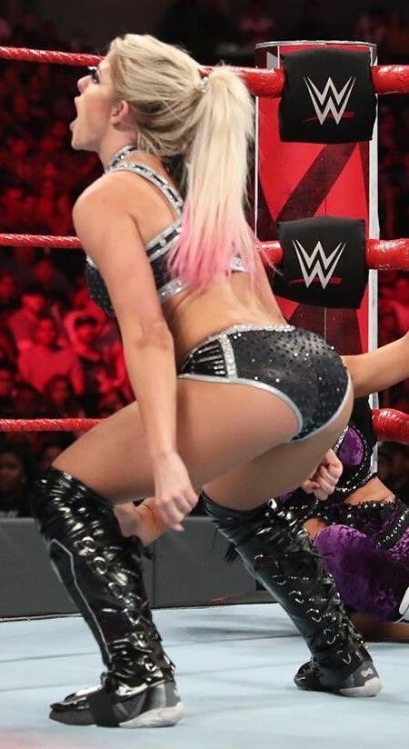 Alexa Bliss riquisima, es uno de mis atuendos favoritos que ha usado #0yXEE3hJ