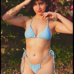 Karla Villavicencio, se cree modelo y no es más que una putita que le gusta quitarse la ropa #6q3e17CU