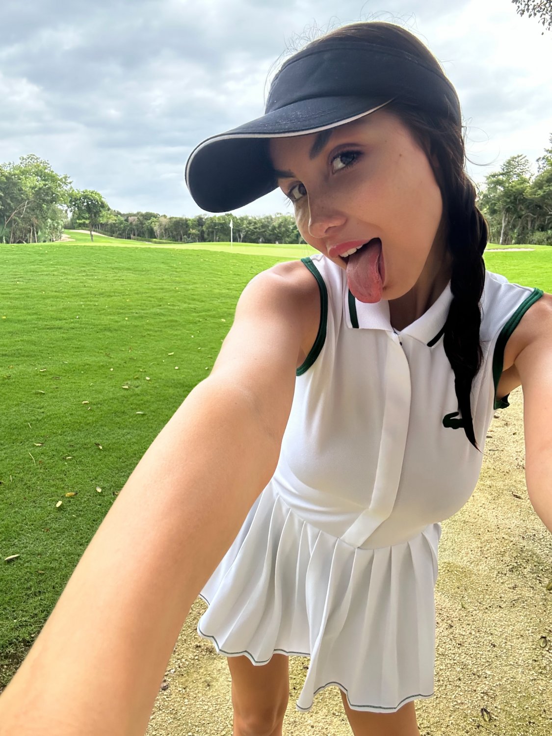 Fucking behind a tree excites me so much that I cum in spurts #er1har3F