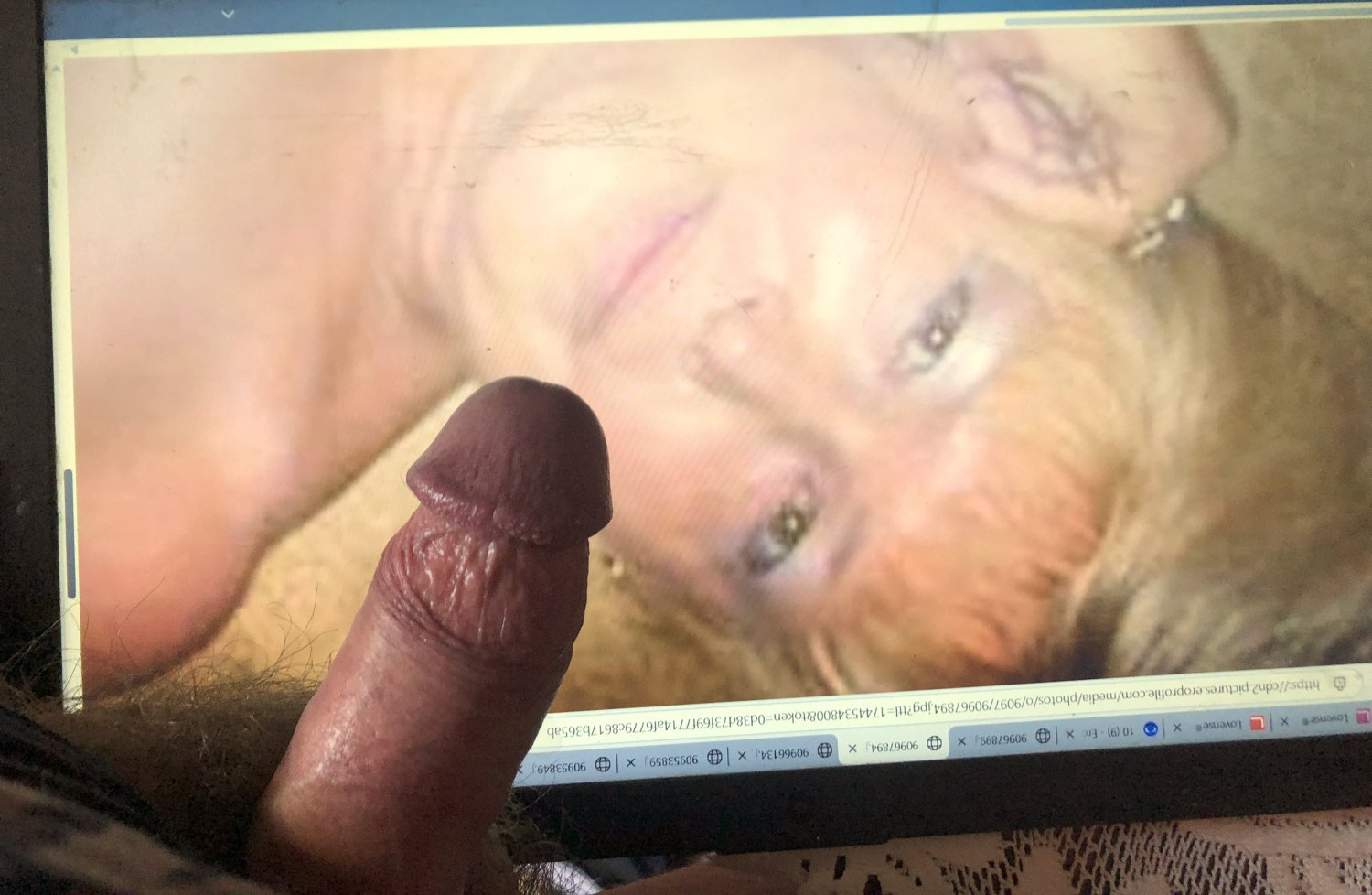 Horny Linda tribute - loves my spunk on her pussy and tummy (01) #BRDlZwli