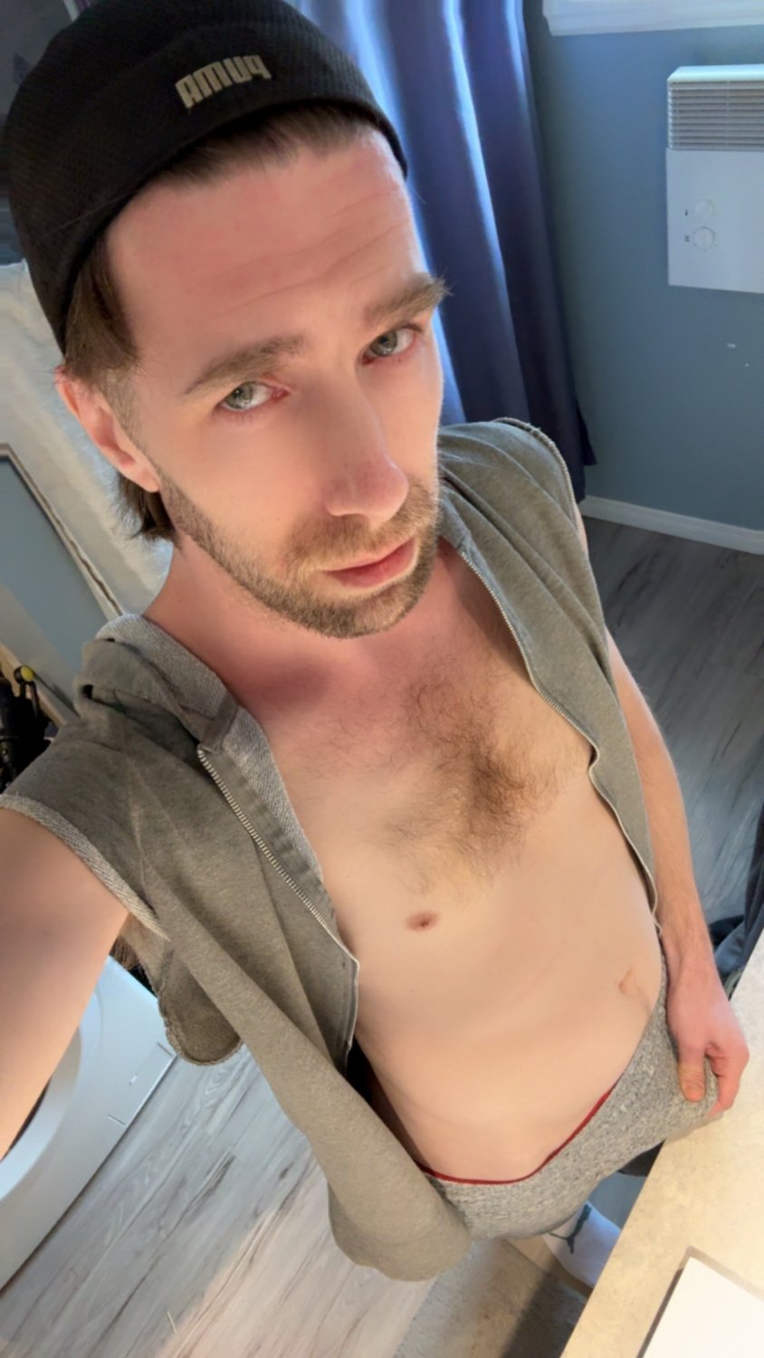 Bath and shaved a bit for new cage coming in . Ill need chastity for a long time to avoid touching! #Ms17h7ky